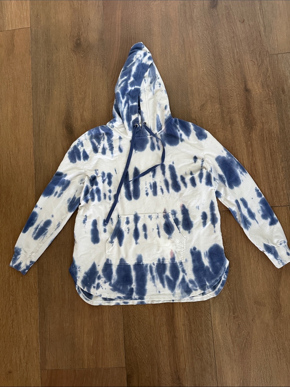 Jane & Delancey women's  Blue, purple & White Tie-Dye Hooded Pullover. Size L.